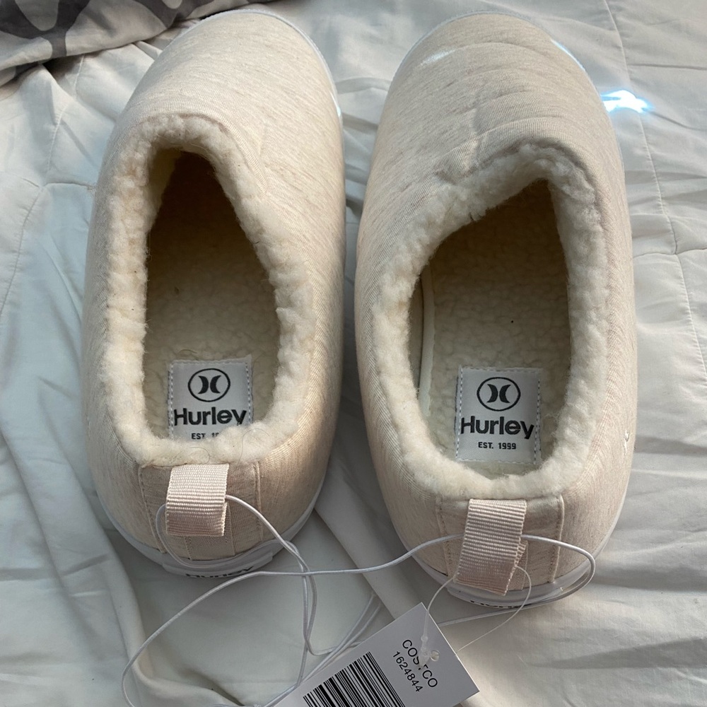 Hurley Women's Cozy Cream Slip On Shoes